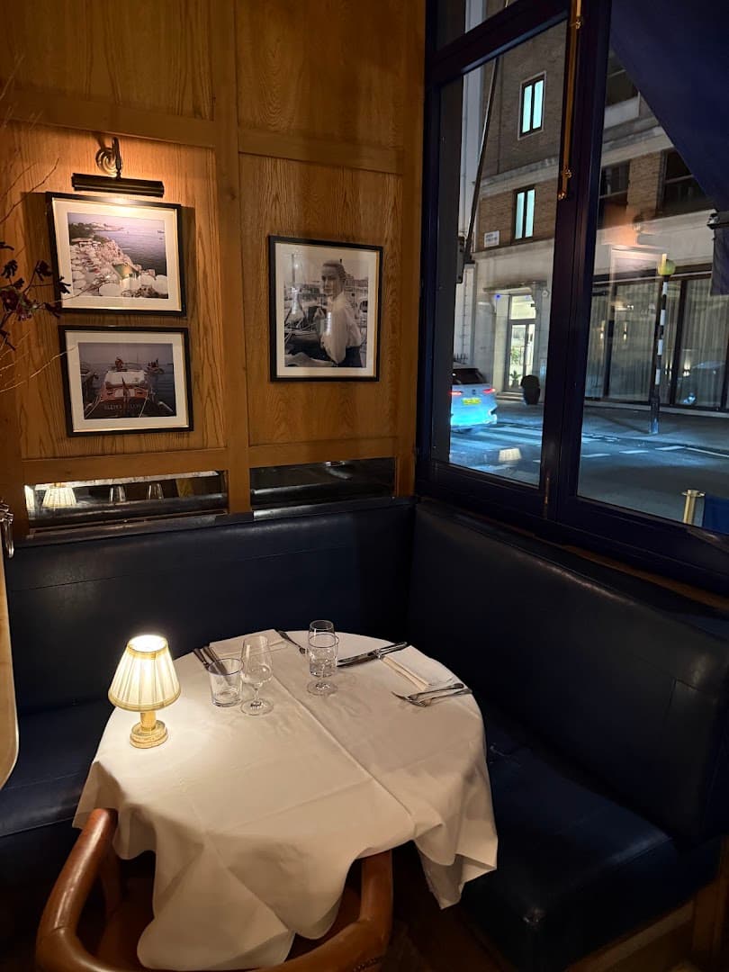 Corner booth seating at Chucs Mayfair, London