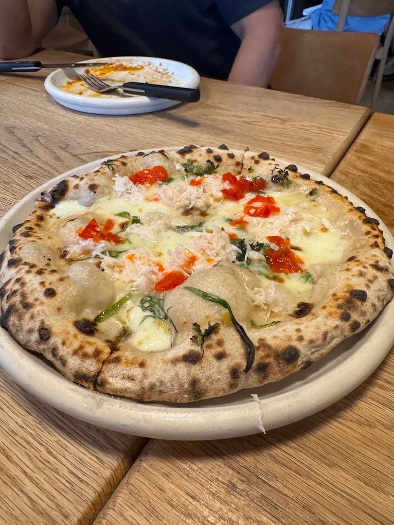 Seafood pizza at Elliot's - Hackney, London