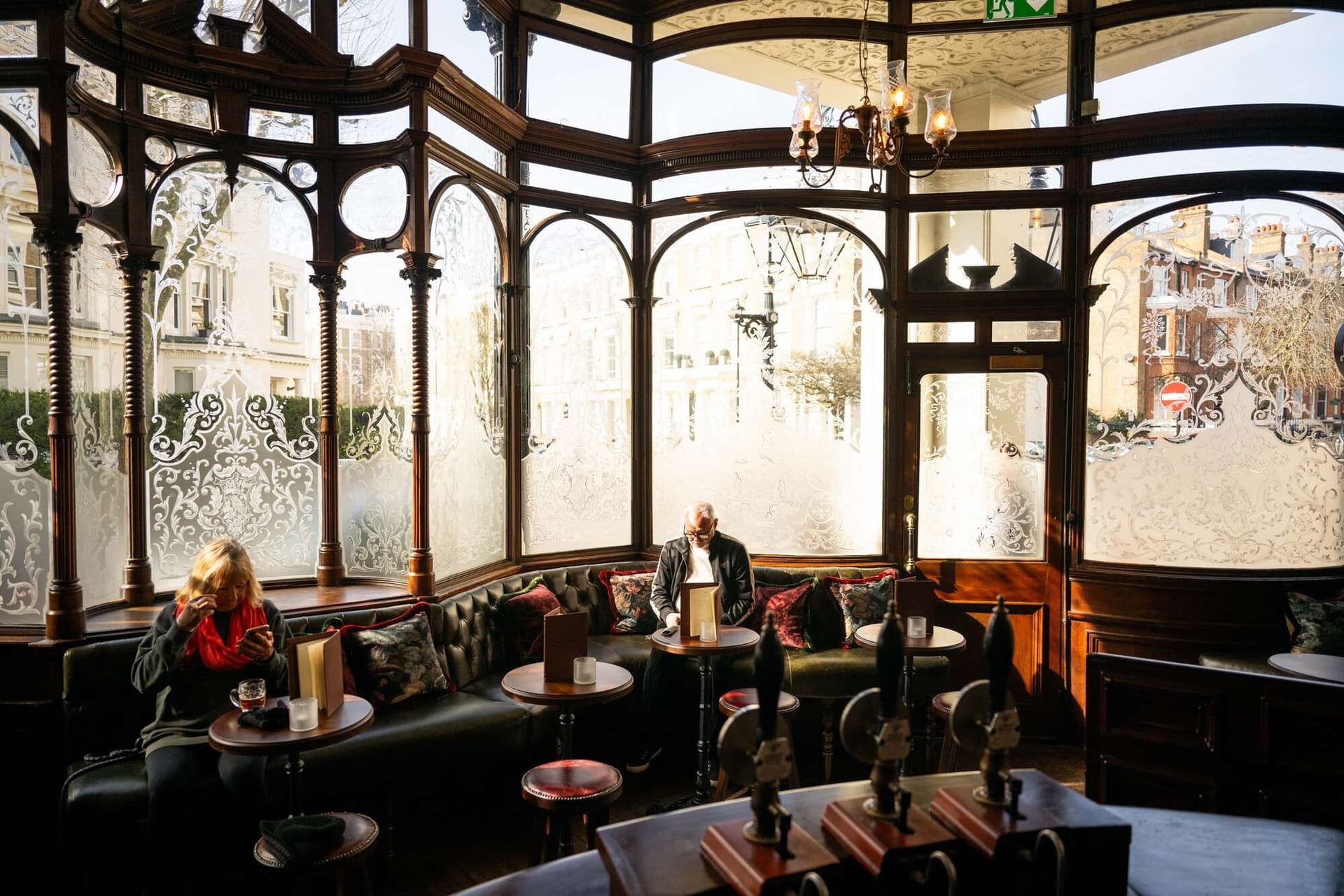 Victorian snug seating at Prince Alfred, London