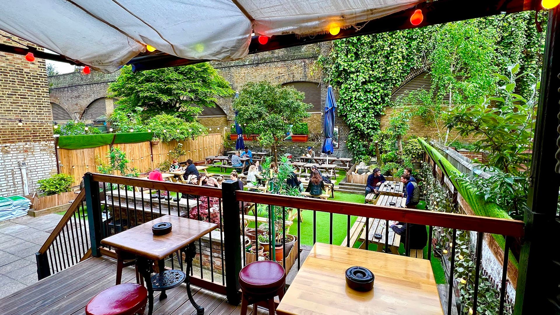 Outdoor beer garden at Chesham Arms, London