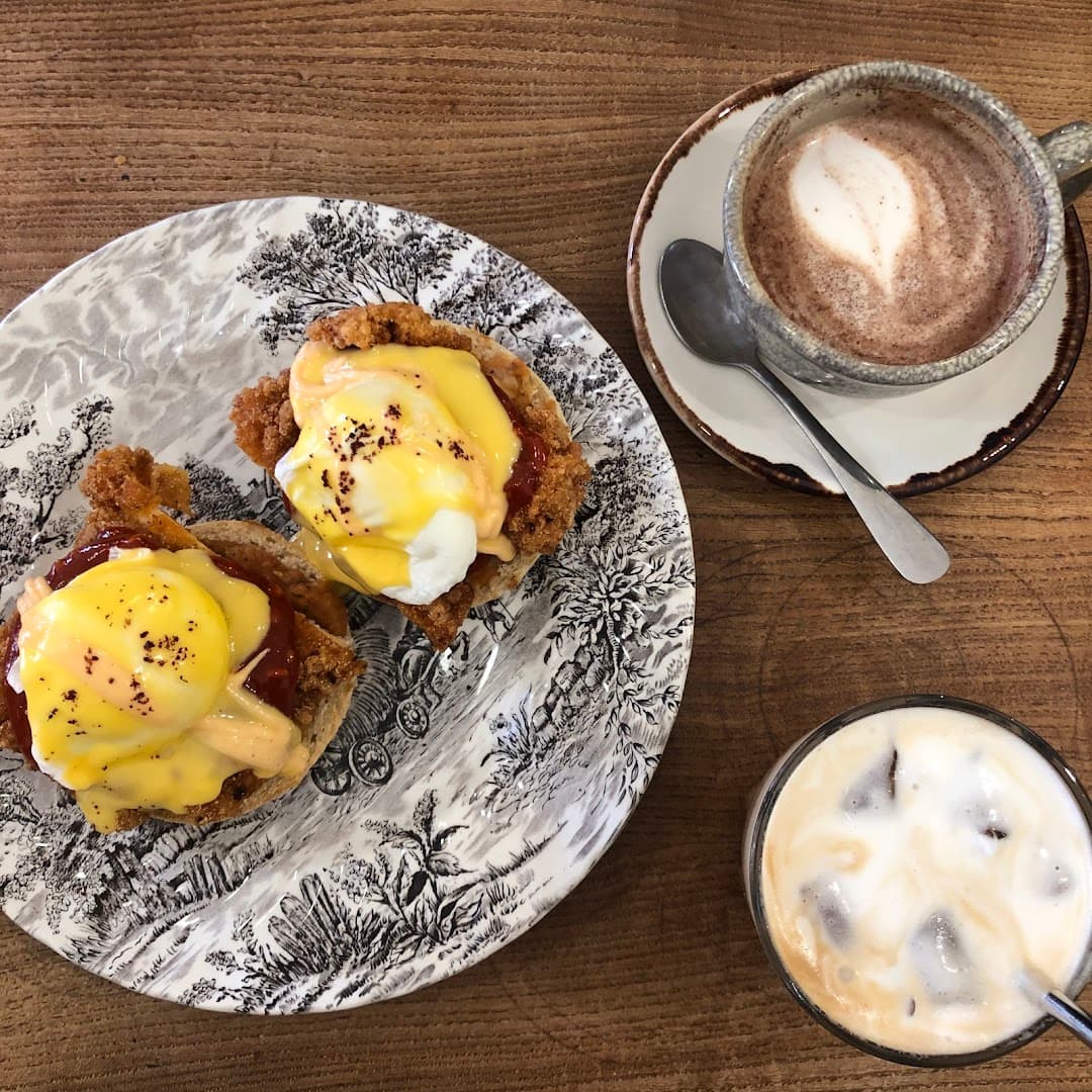 Eggs benedict brunch at Bake Street, London