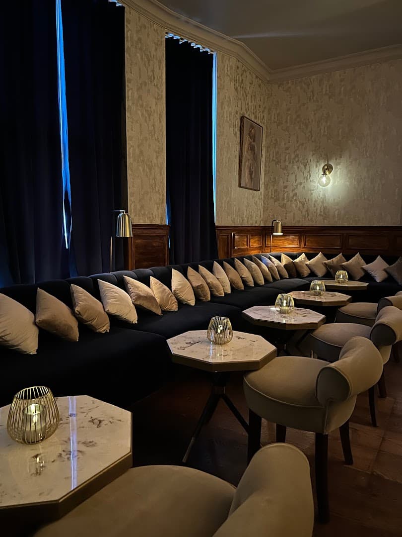 Lounge seating area at The Cavendish Pub, Marylebone, London