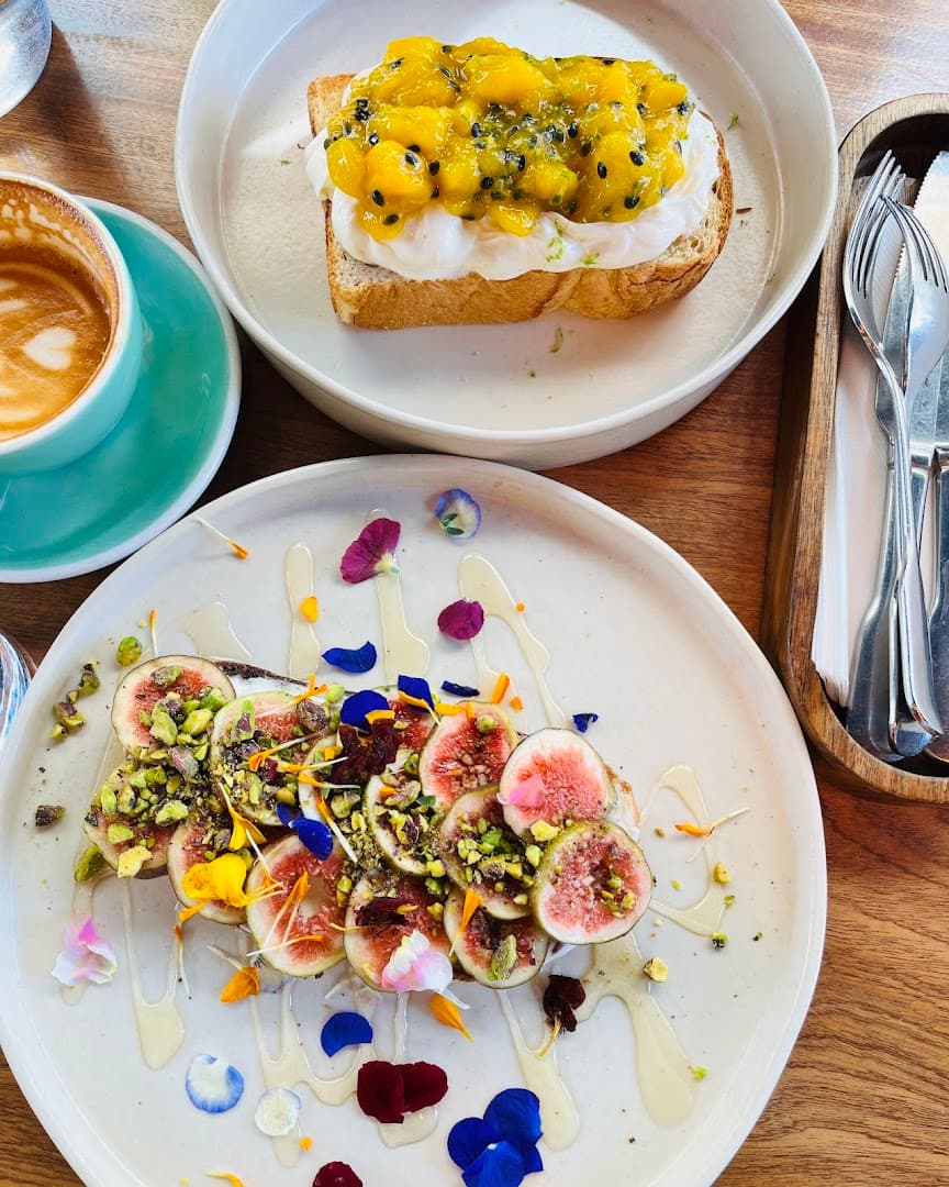 Brunch dishes with toast and figs at Abuelo, London