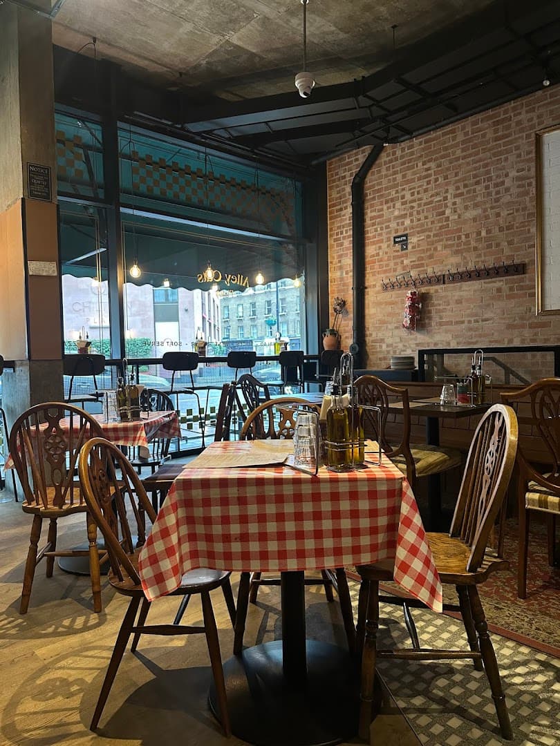 Dining room at Alley Cats Pizza, London