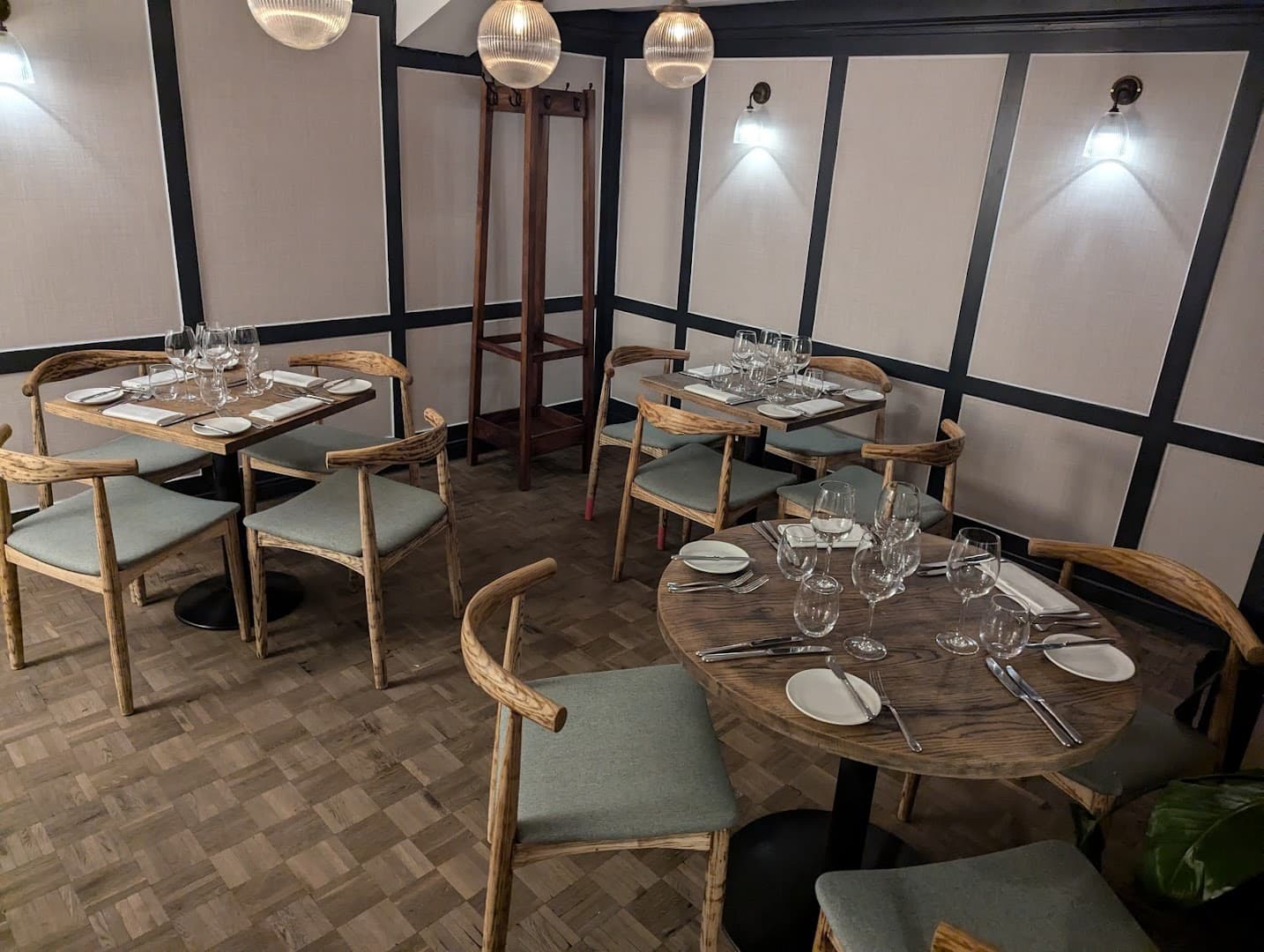 Modern dining room at Home Kitchen Primrose Hill, London