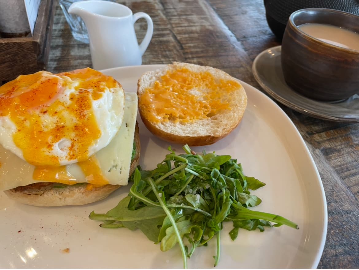 Breakfast eggs benedict at Ollie's House Restaurant, Chelsea, London