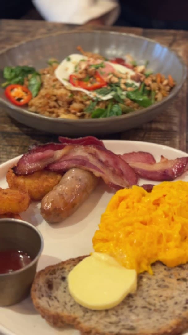 Full English breakfast and nasi goreng at Ollie's House Restaurant, Chelsea, London