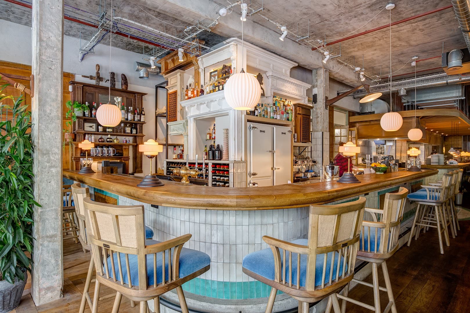 Curved bar area at Riding House Bloomsbury, London