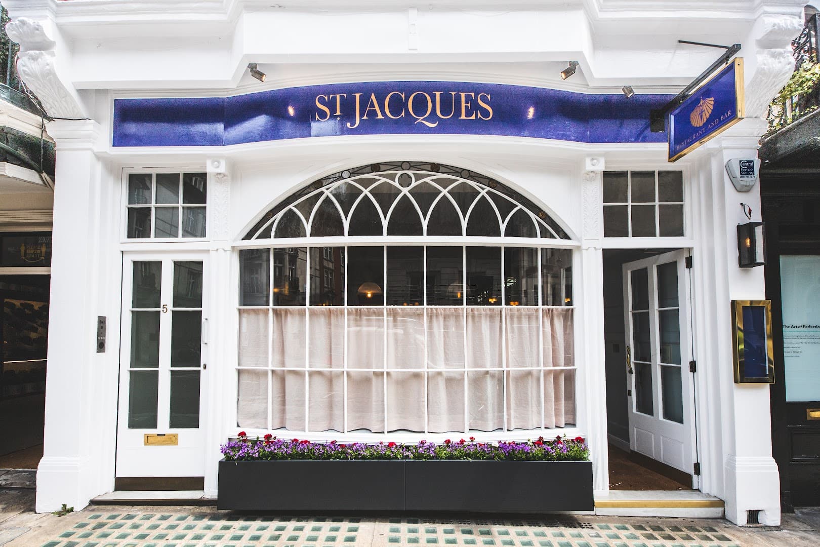 Front facade at Saint Jacques, London