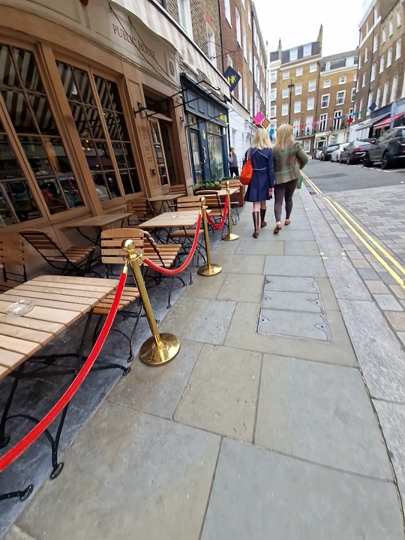 Outdoor pavement seating at The Grazing Goat Pub & Boutique Hotel Marylebone, London